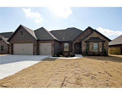 Property Photo: 2703 SW Joshua Avenue AR 72712