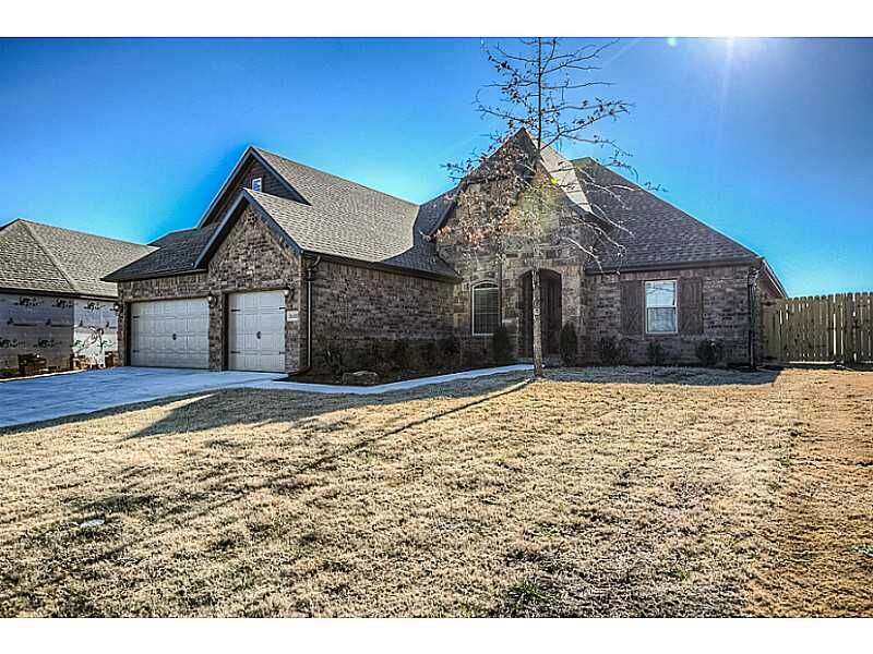 Property Photo:  3103 SW Joshua Avenue  AR 72712 
