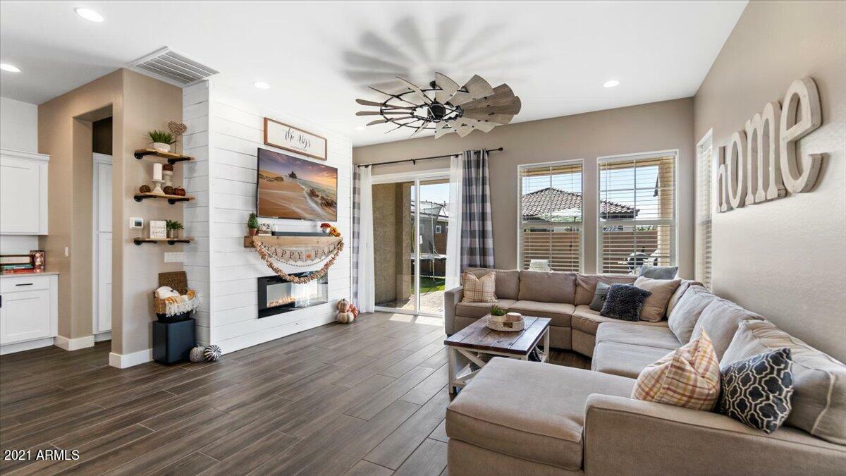 Property Photo: 10323 E Naranja Avenue AZ 85209
