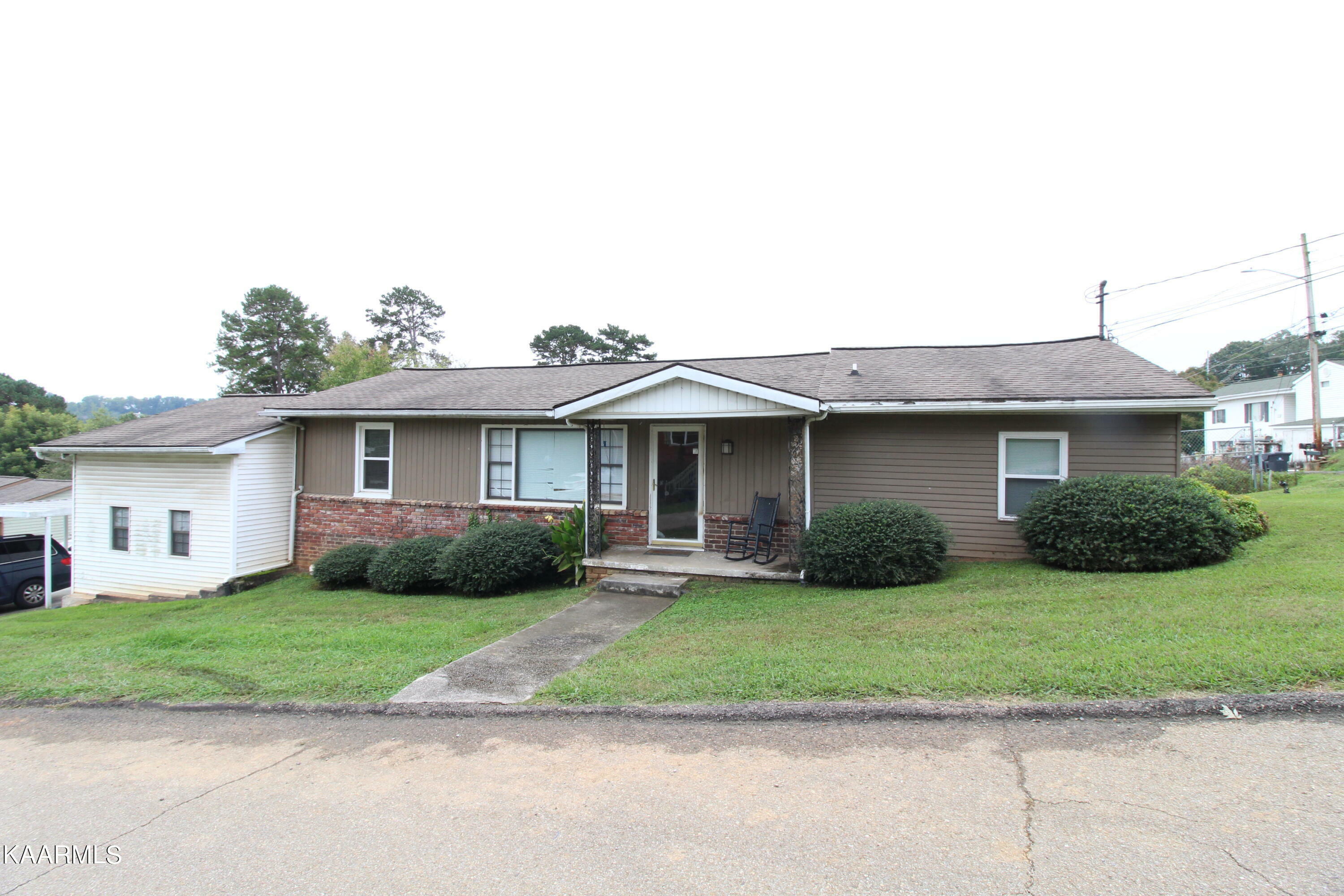 Property Photo:  2521 NW Parkwood Rd  TN 37921 