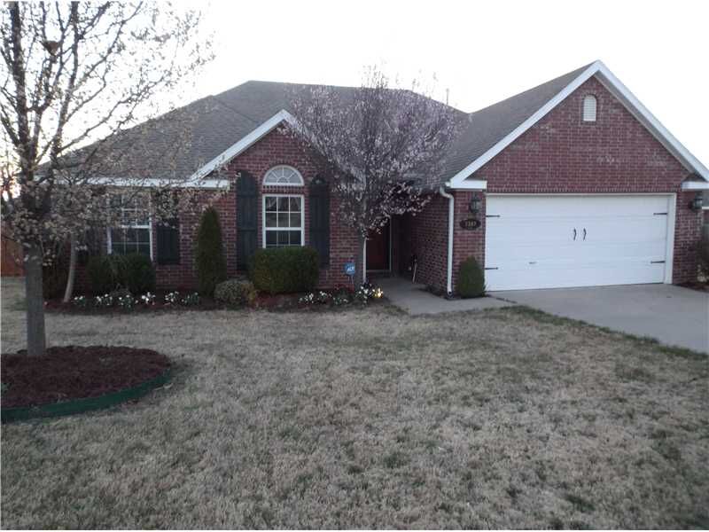 Property Photo: 1347 N Cannondale Drive AR 72704