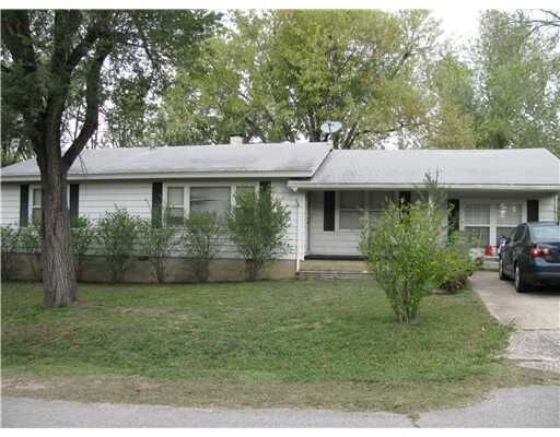 Property Photo:  414 E Graham Street  AR 72753 
