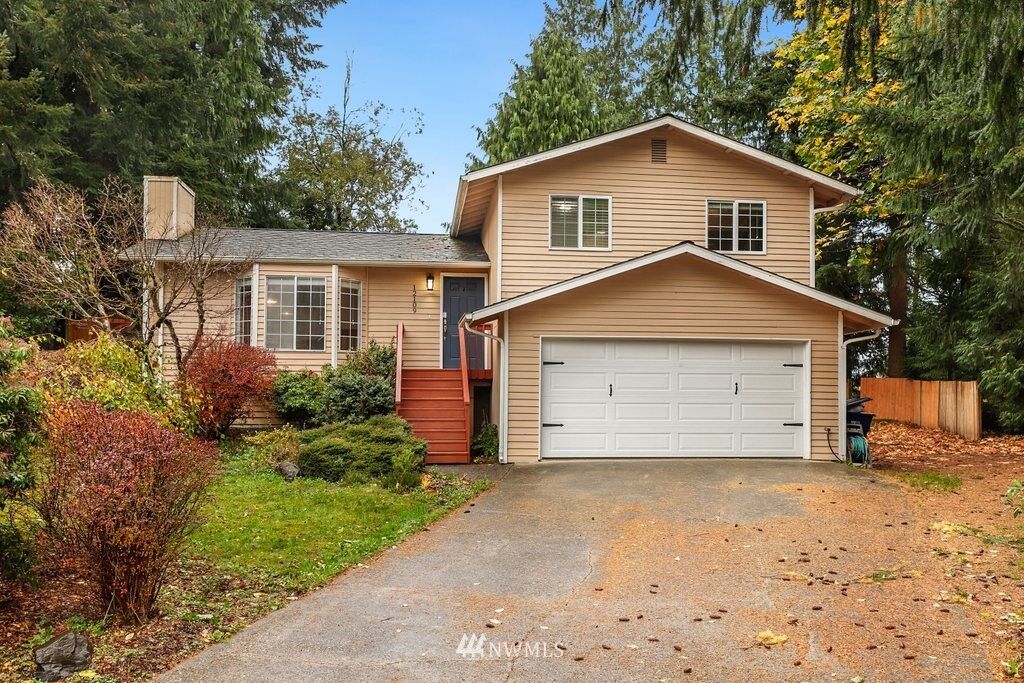Property Photo:  12109 49th Drive SE  WA 98208 