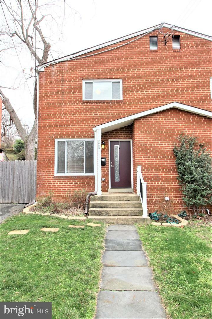 Property Photo: 225 E Taylor Run Parkway VA 22314