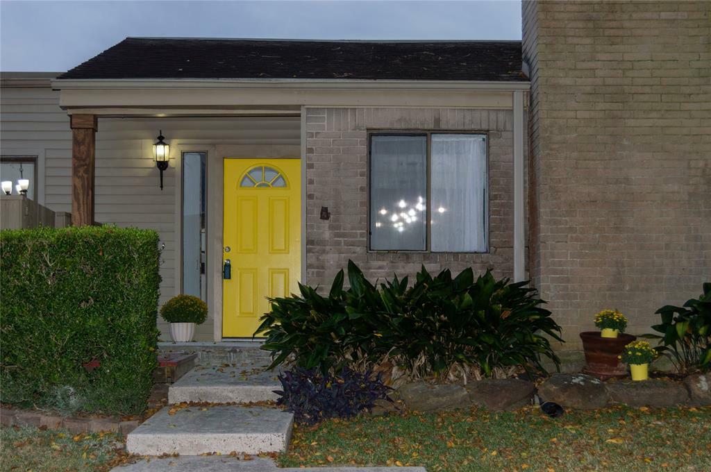 Property Photo: 1385 Chardonnay Drive TX 77077