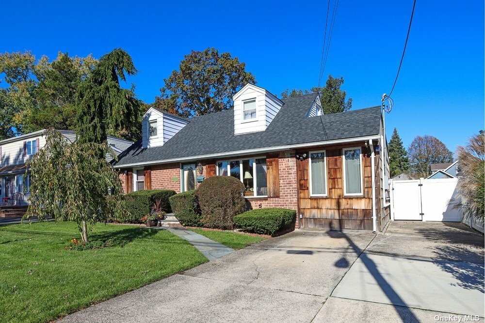 Property Photo:  25 Tudor Road  NY 11735 