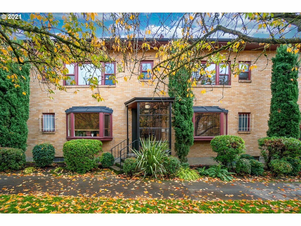Property Photo: 1424 NE 21st Ave 22 OR 97232