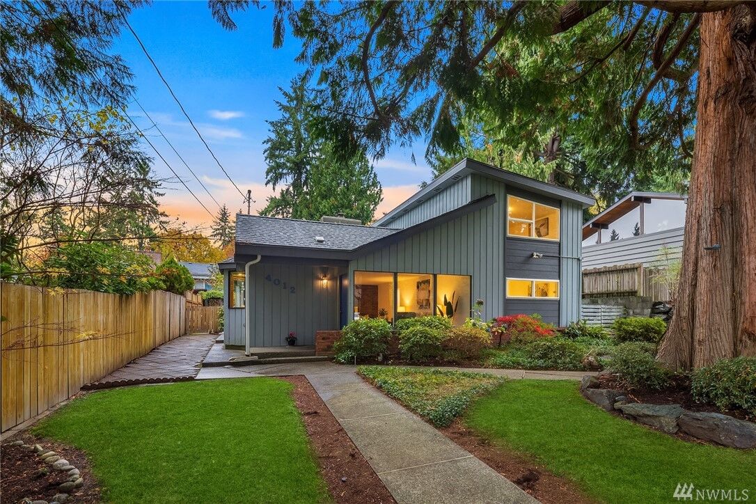 Property Photo:  4012 NE 113th St  WA 98125 