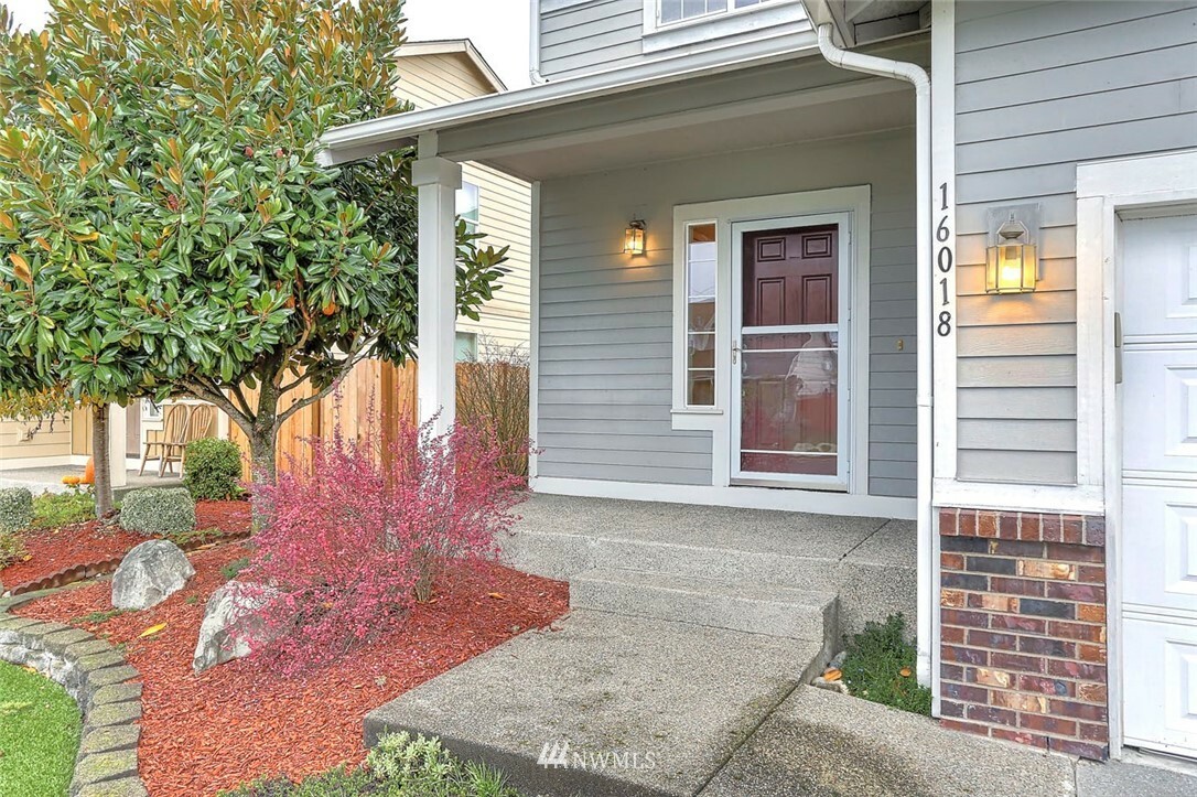 Property Photo: 16018 SE 253rd Place WA 98042