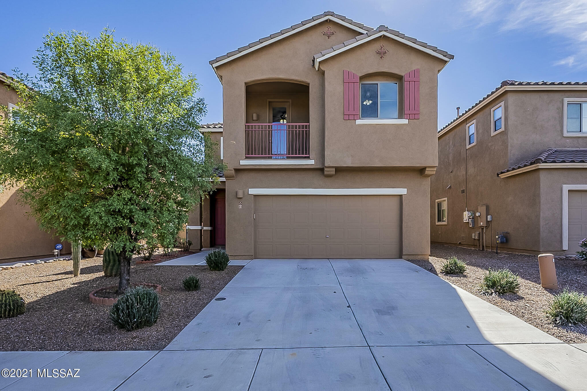 Property Photo:  41 W Calle Gota  AZ 85629 