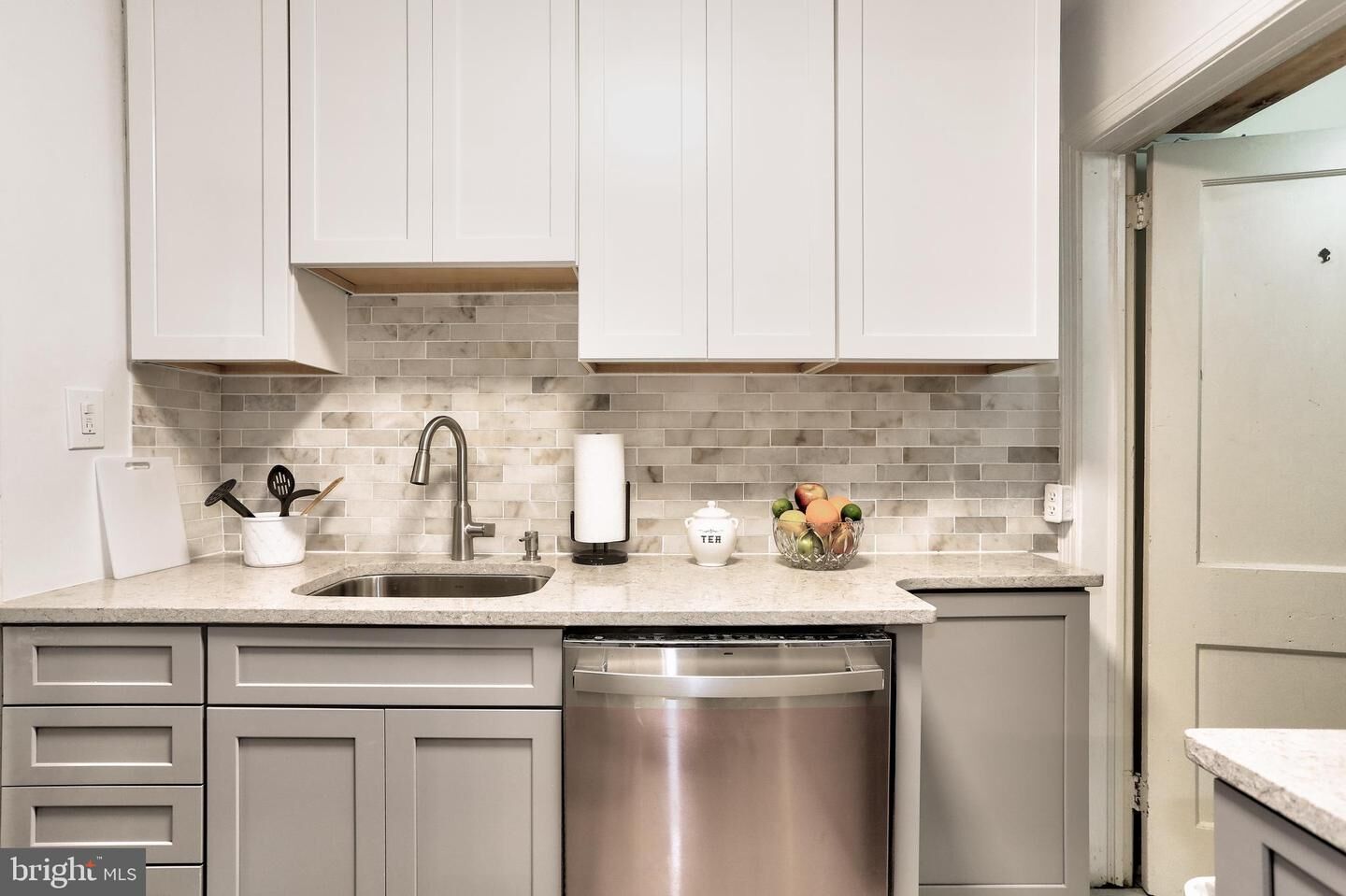 Property Photo:  1611 N Colonial Terrace  VA 22209 