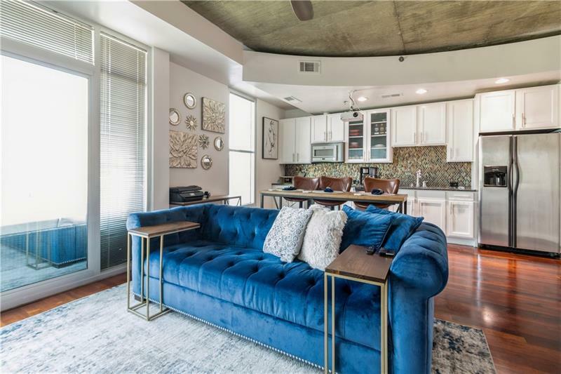 Property Photo: 250 Pharr Road NE 1804 GA 30305