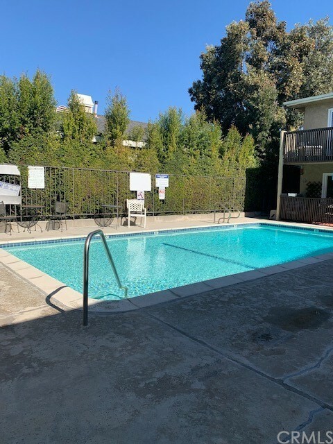 Property Photo:  720 Meyer Lane 101  CA 90278 