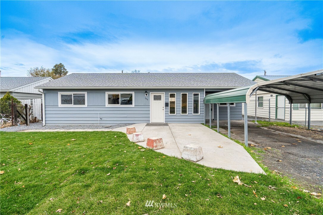 Property Photo:  746 S Hawthorne Drive  WA 98837 