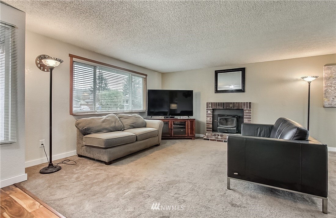 Property Photo: 1603 10th Avenue SE WA 98372