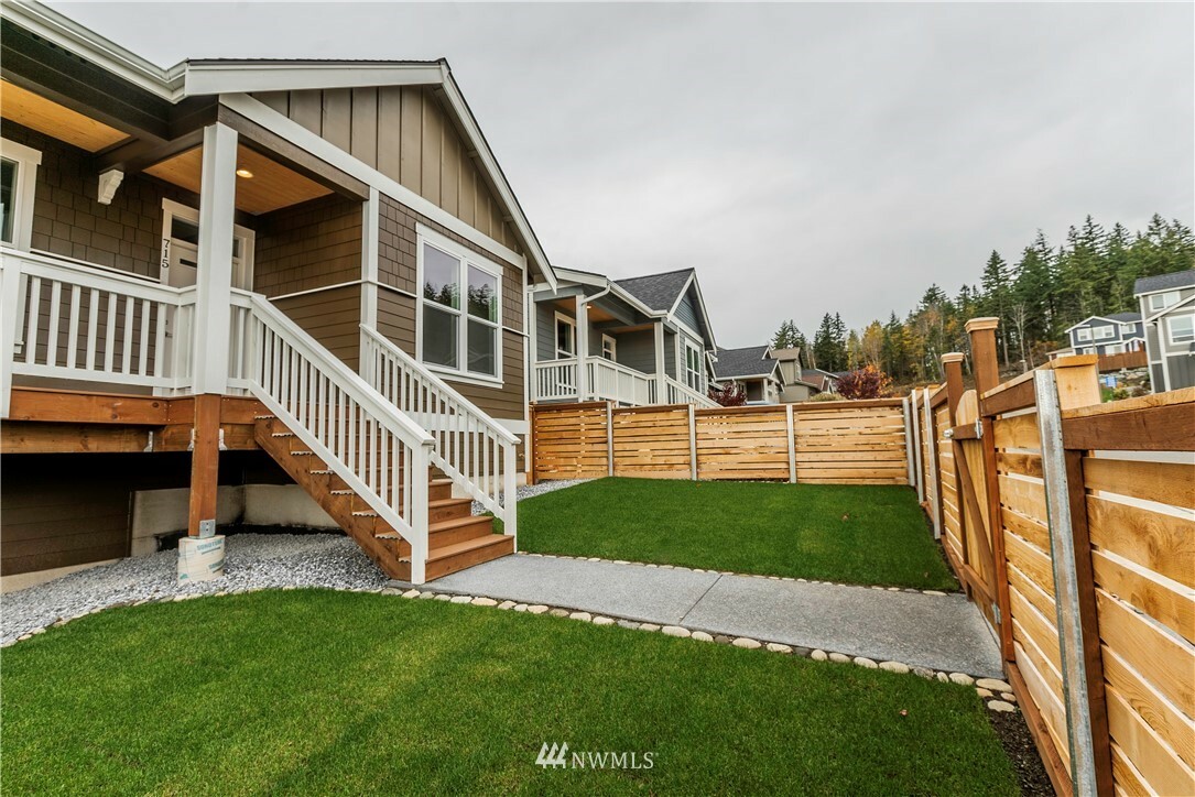 Property Photo:  715 Blackstone Lane  WA 98226 