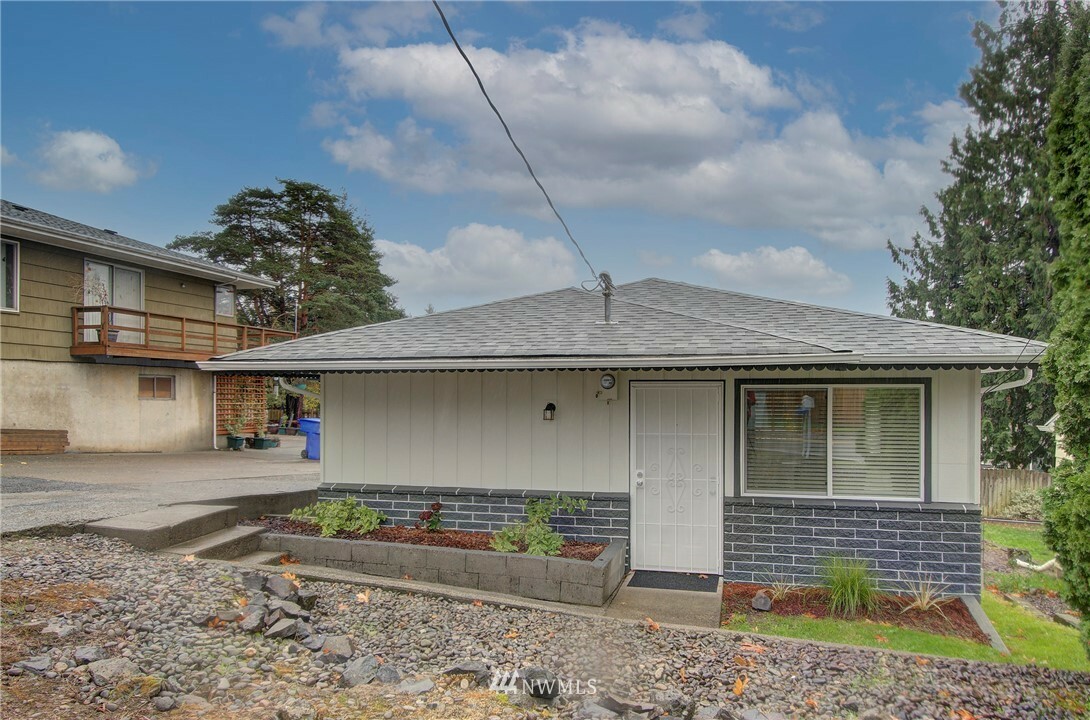 Property Photo:  1208 Mt Brynion Street  WA 98626 