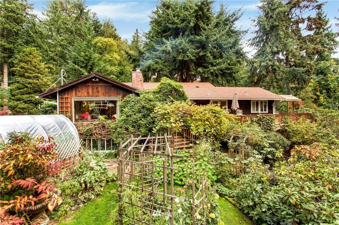 Property Photo: 15226 26th Avenue SW WA 98166