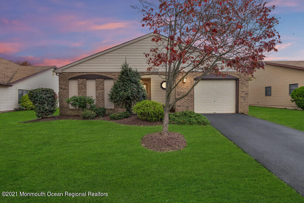 Property Photo:  8 Benchley Drive  NJ 07746 
