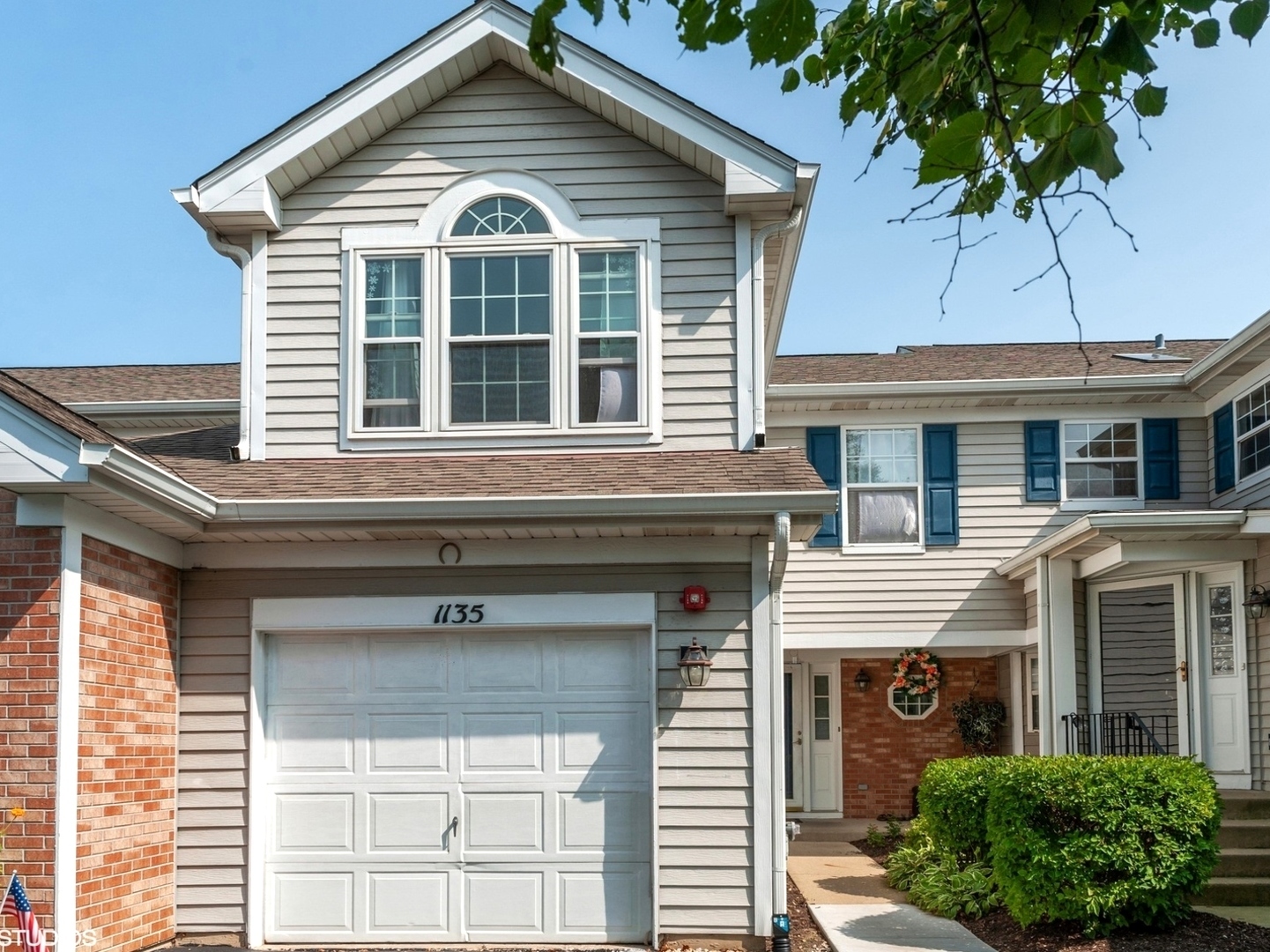 Property Photo:  1135 Harbor Court 1135  IL 60139 