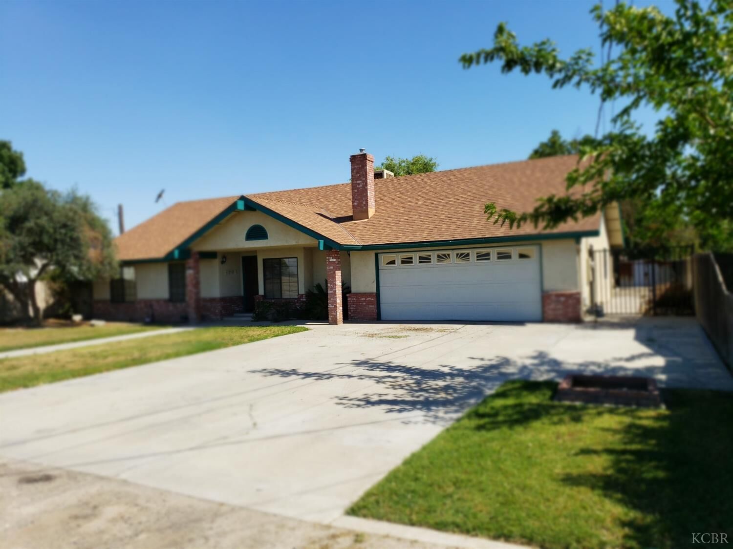 Property Photo: 2721 Patterson Avenue 93212