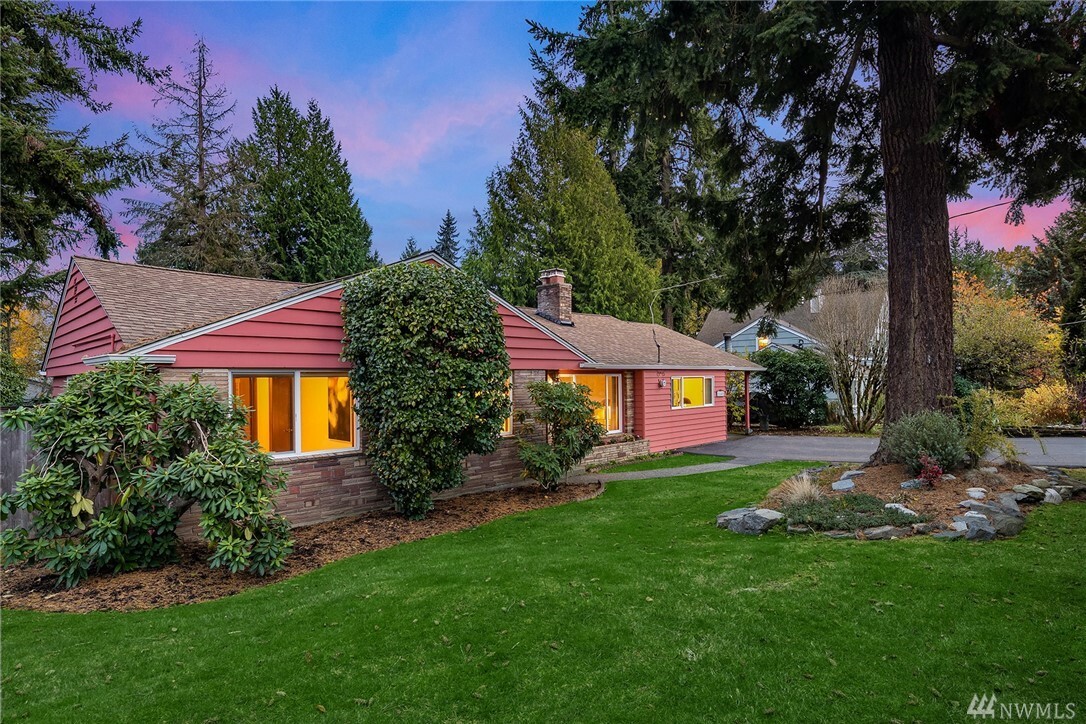 Property Photo: 15548 32nd Ave NE WA 98155