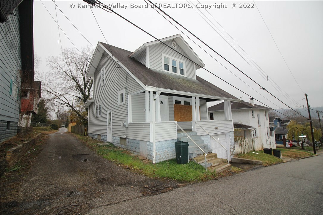 Property Photo: 1104 Hunt Avenue WV 25302