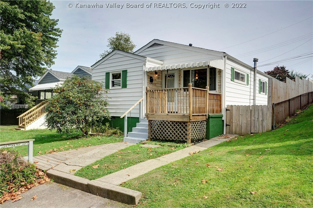 Property Photo: 844 Sutherland Drive WV 25177