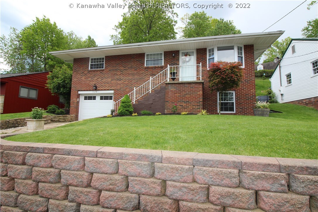 Property Photo: 928 Churchill Circle WV 25314
