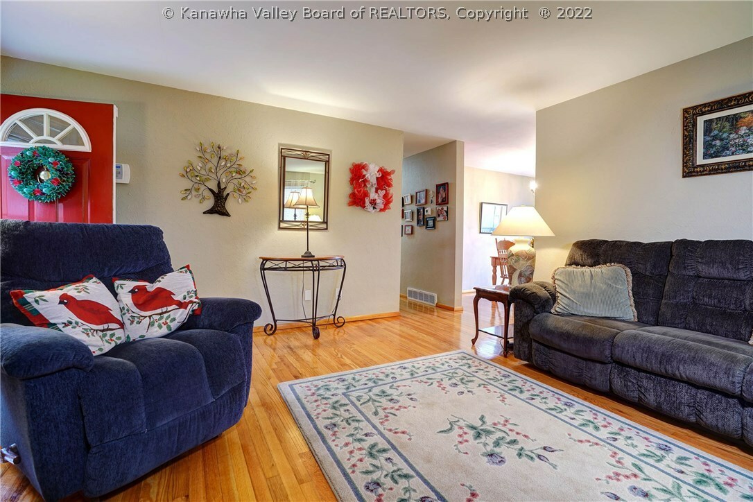 Property Photo: 1124 Forest Road WV 25314