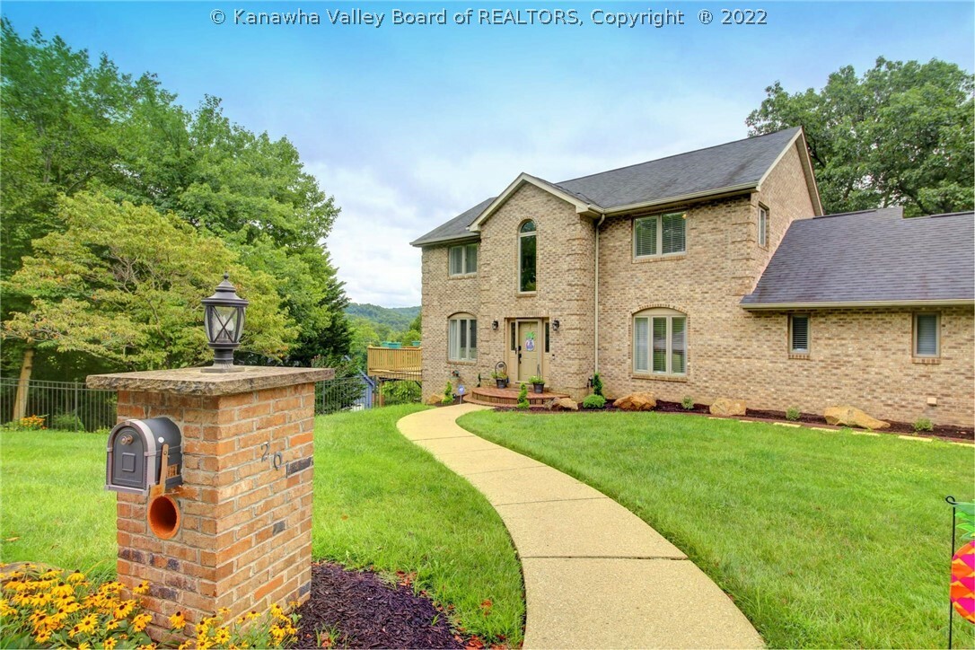 Property Photo: 201 Woodbridge Drive WV 25311