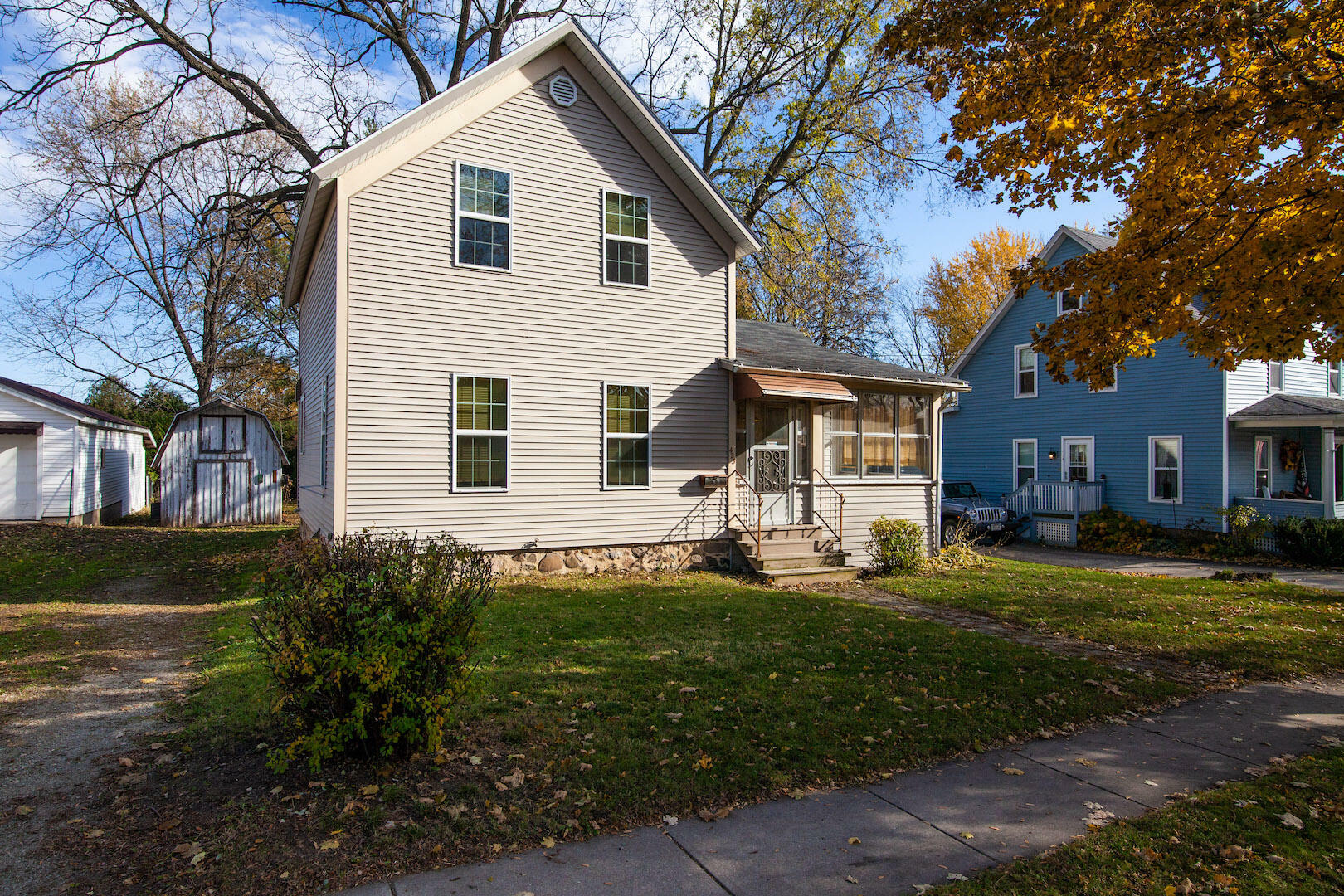 Property Photo:  423 East St  WI 53538 