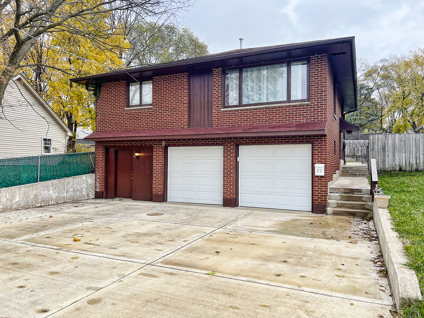 Property Photo:  35 S Center Street  IL 60177 