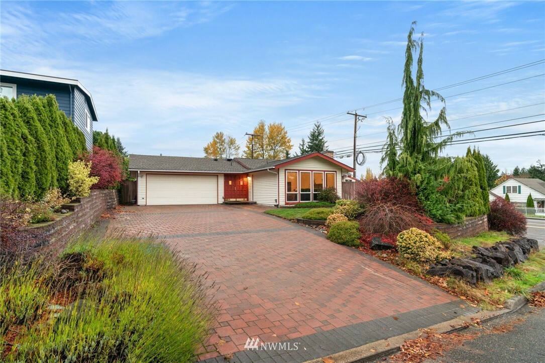 Property Photo:  9854 NE 139th Street  WA 98034 