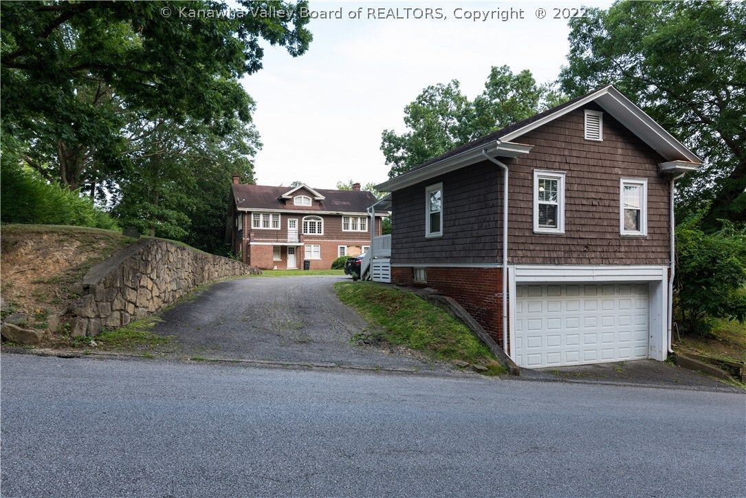 Property Photo: 917 Edgewood Drive WV 25302