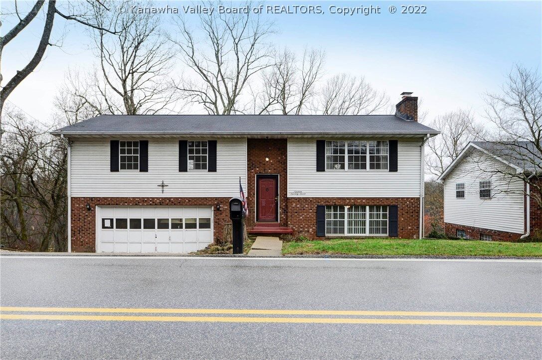 Property Photo: 1977 Oakridge Drive WV 25311