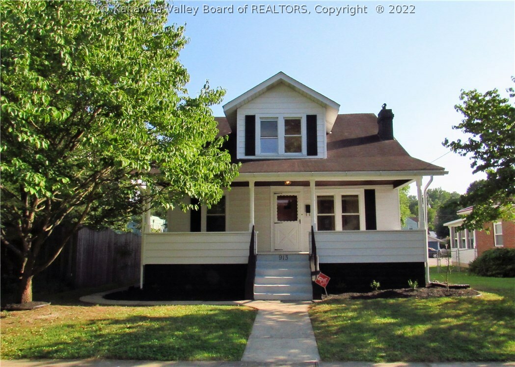 Property Photo: 913 6th Avenue WV 25177