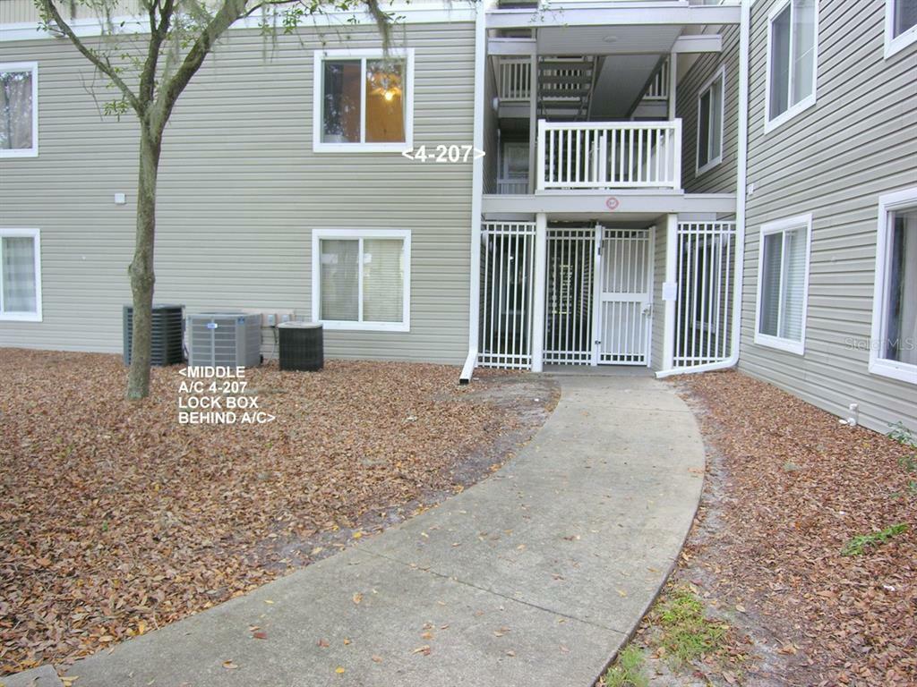 Property Photo:  4000 SW 23rd Street 4-207  FL 32608 