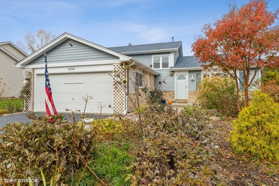 Property Photo: 4204 Heather Court IL 60099
