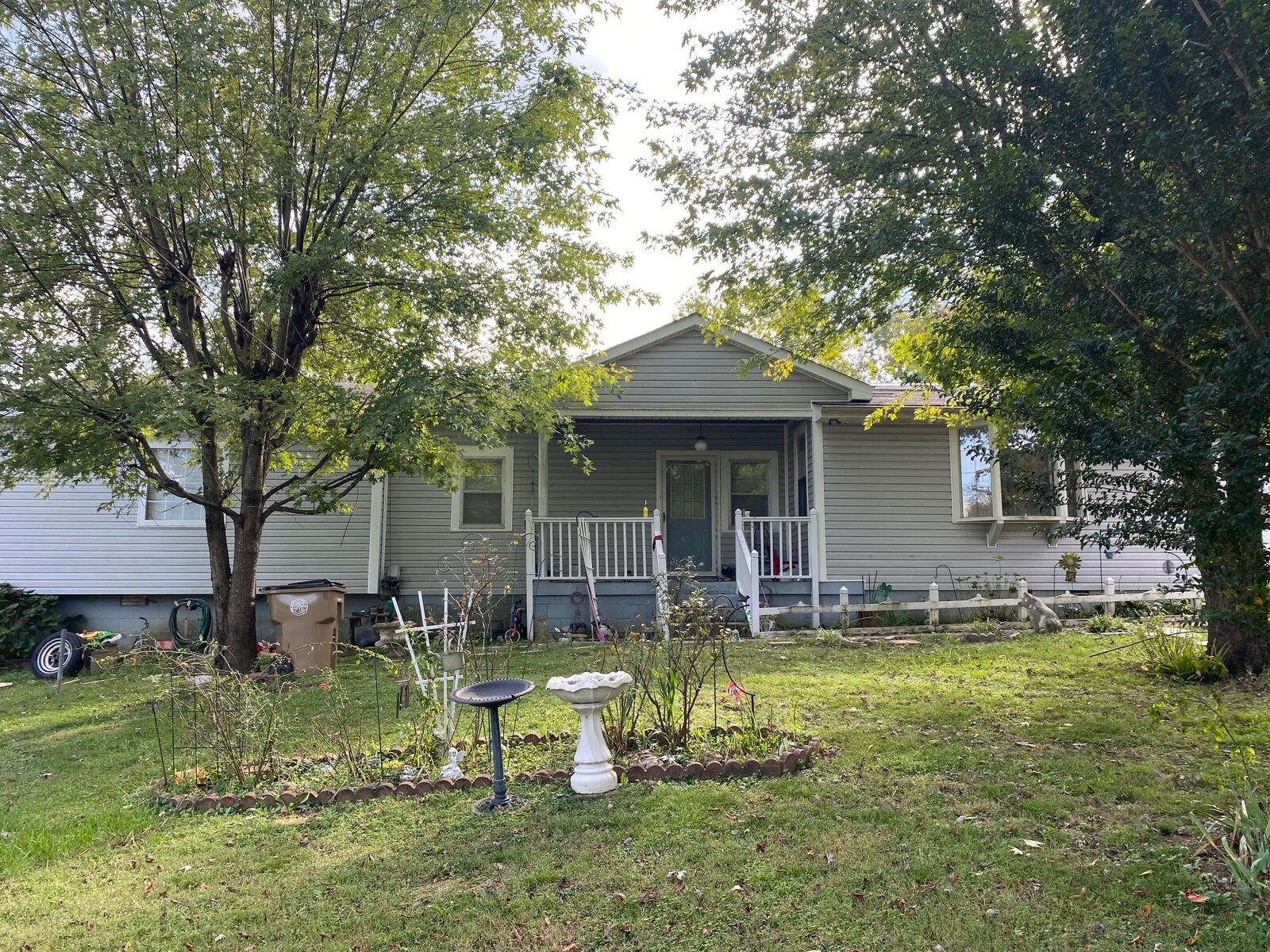 Property Photo: 820 N Dupont Ave TN 37115