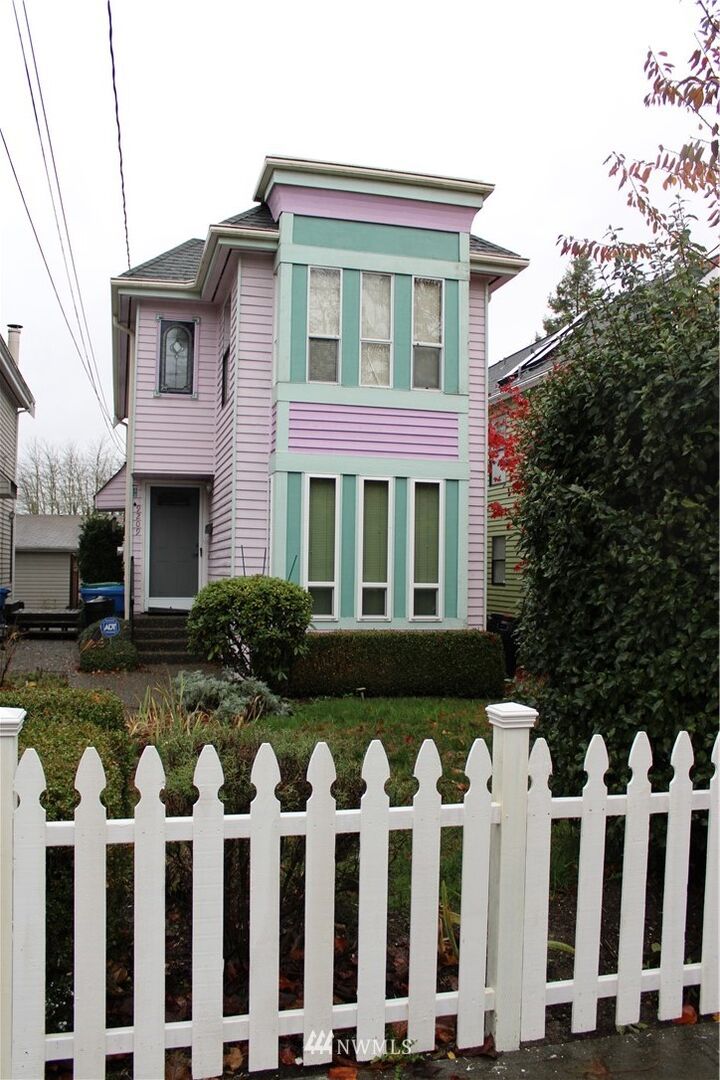 9209 College Way N  Seattle WA 98103 photo
