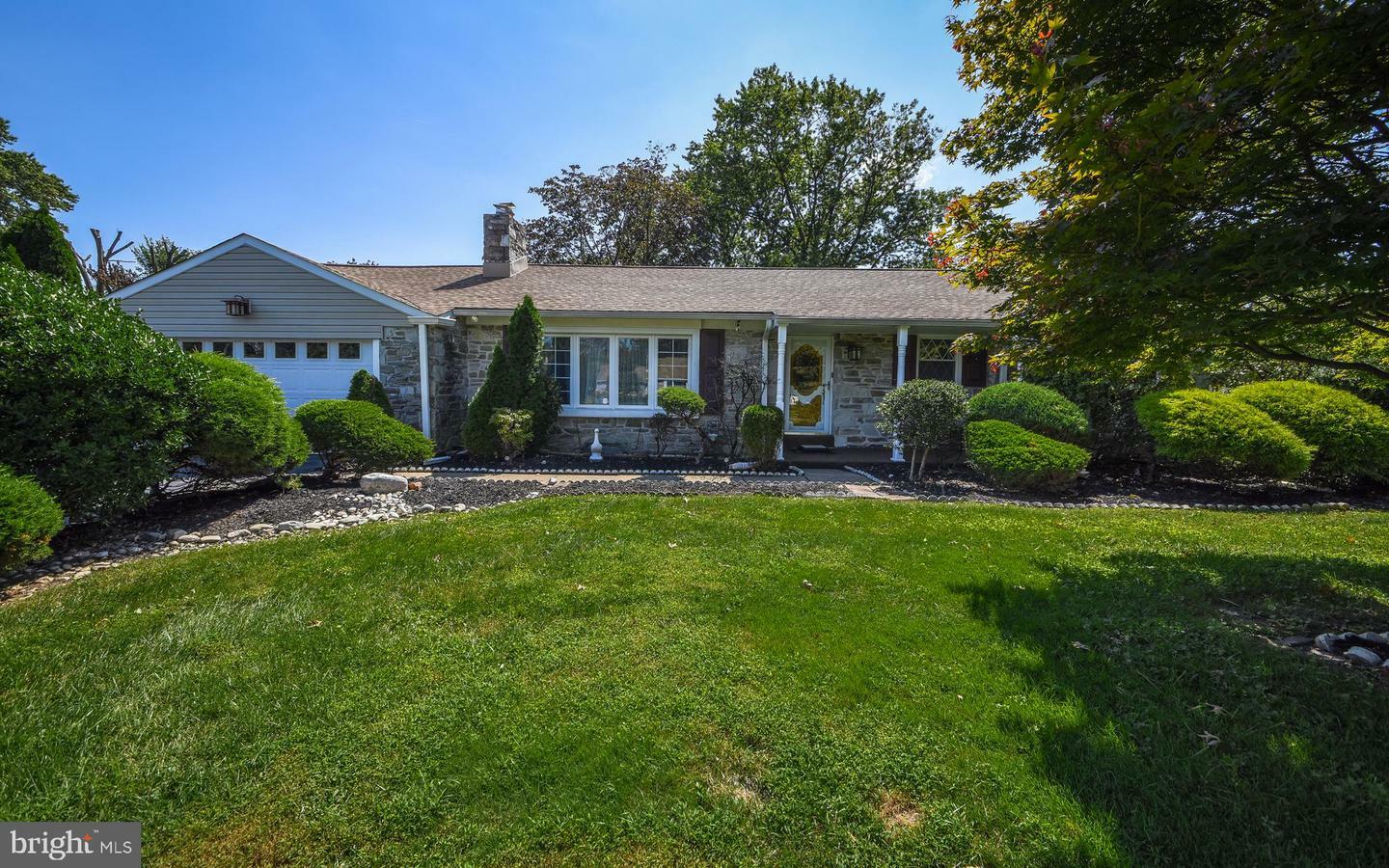 Property Photo:  2083 Williamsburg Road  PA 19006 