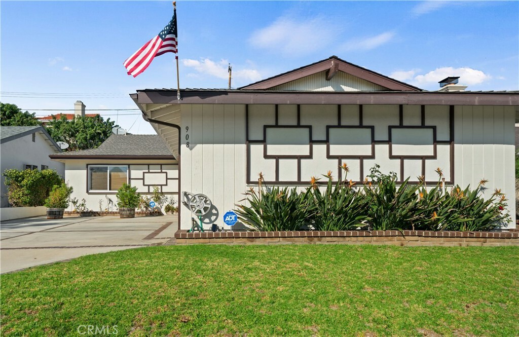 Property Photo: 908 Bejay Place CA 90731