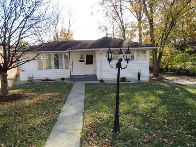 Property Photo: 1113 McPherson Ave 62002
