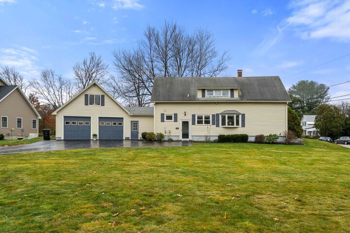 Property Photo: 21 Hobbs Way NH 03104