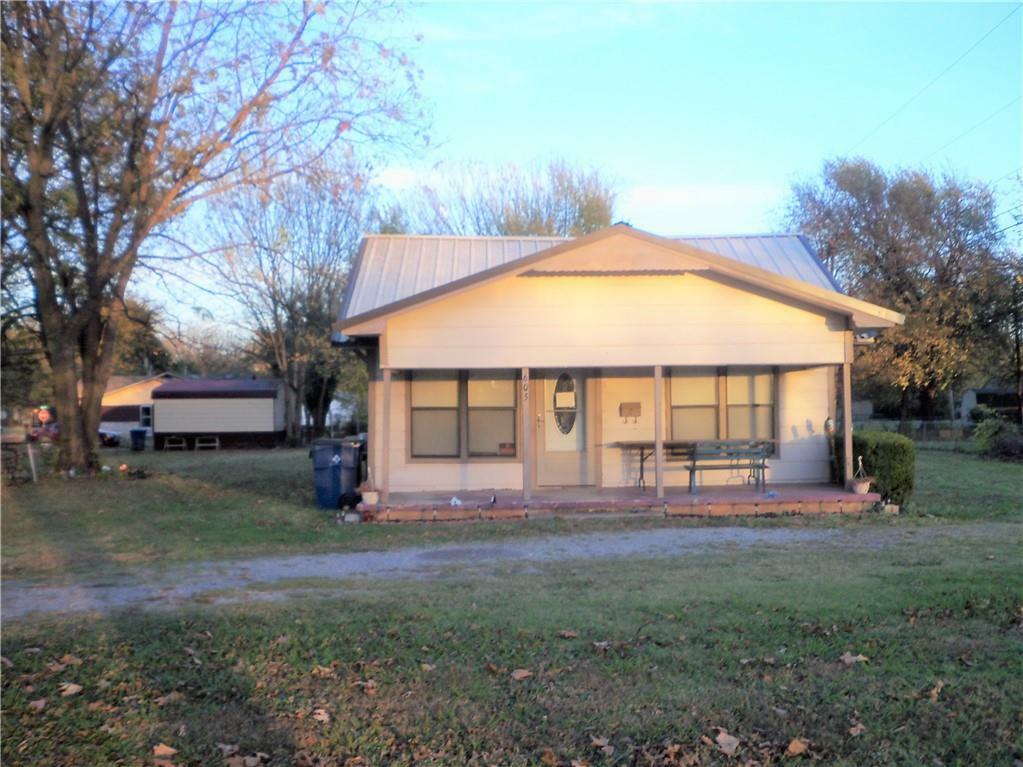 Property Photo:  605 SW 6th Street  OK 73052 