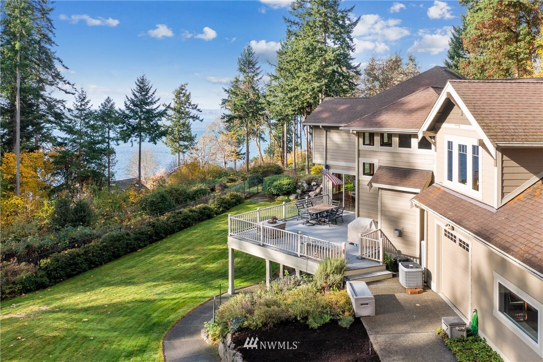 Property Photo: 1101 7th Court WA 98333