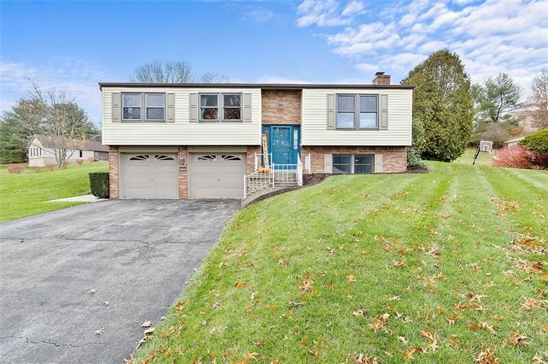 Property Photo:  2212 Woodmont Dr  PA 15632 