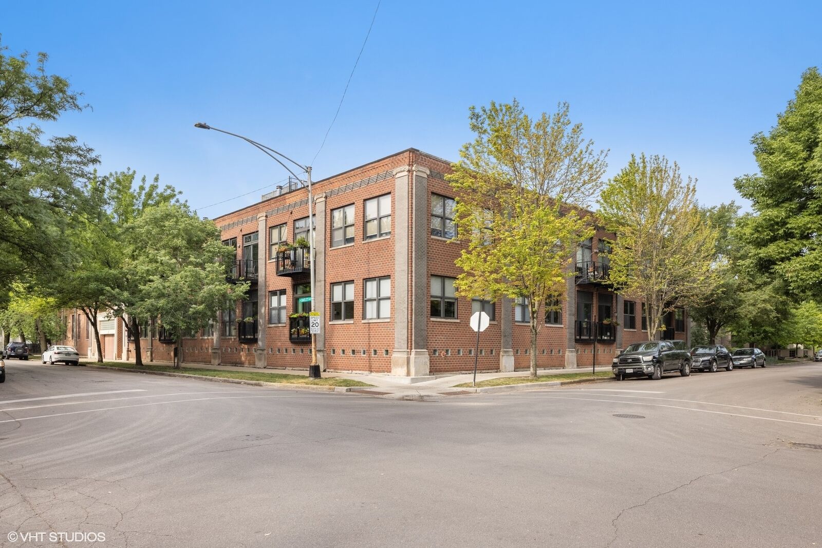 Property Photo: 612 N Oakley Boulevard 211 IL 60612