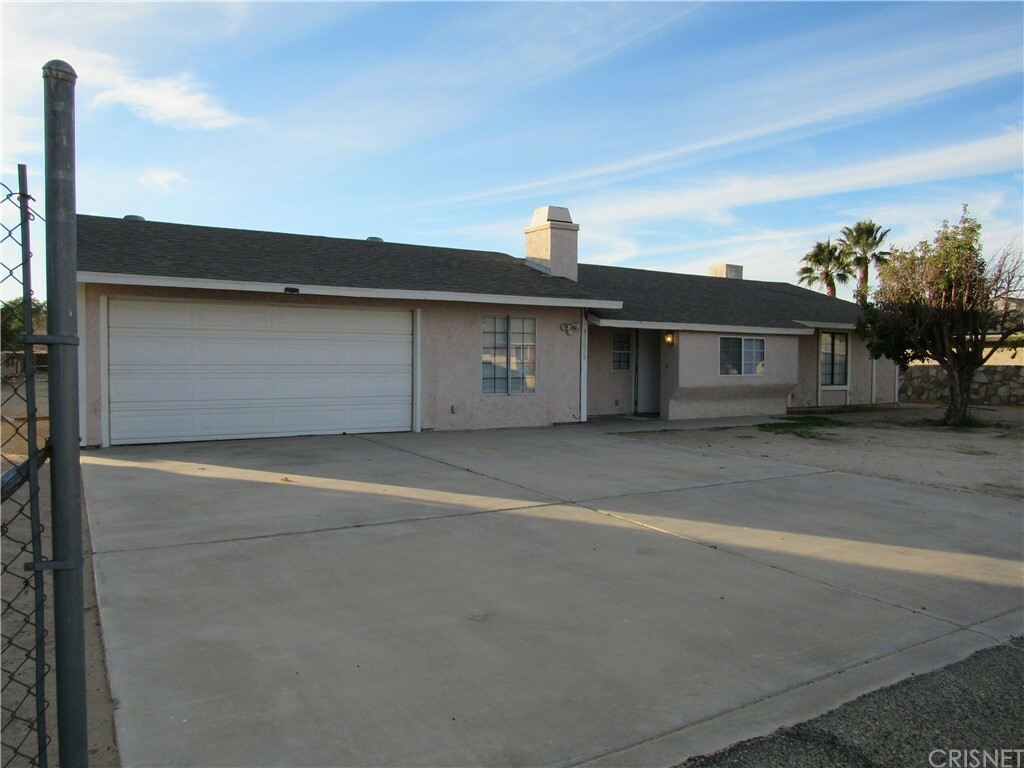 Property Photo:  41059 174th Street E  CA 93535 